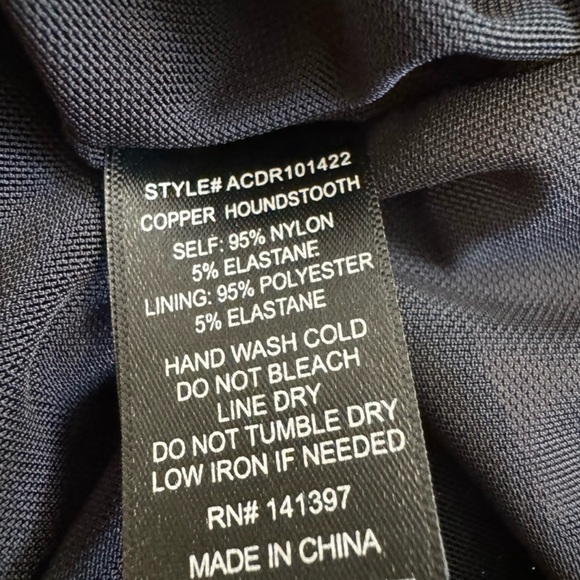 ASTR  Nia- Bodycon keyhole  long sleeve mini dress.In great condition.Size Large - Picture 4 of 9